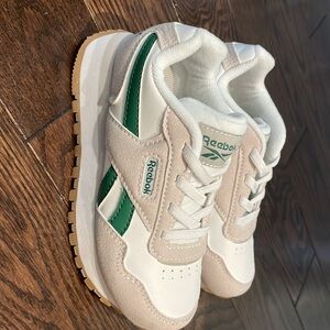 Toddler Reebok white and green sneakers NWOT